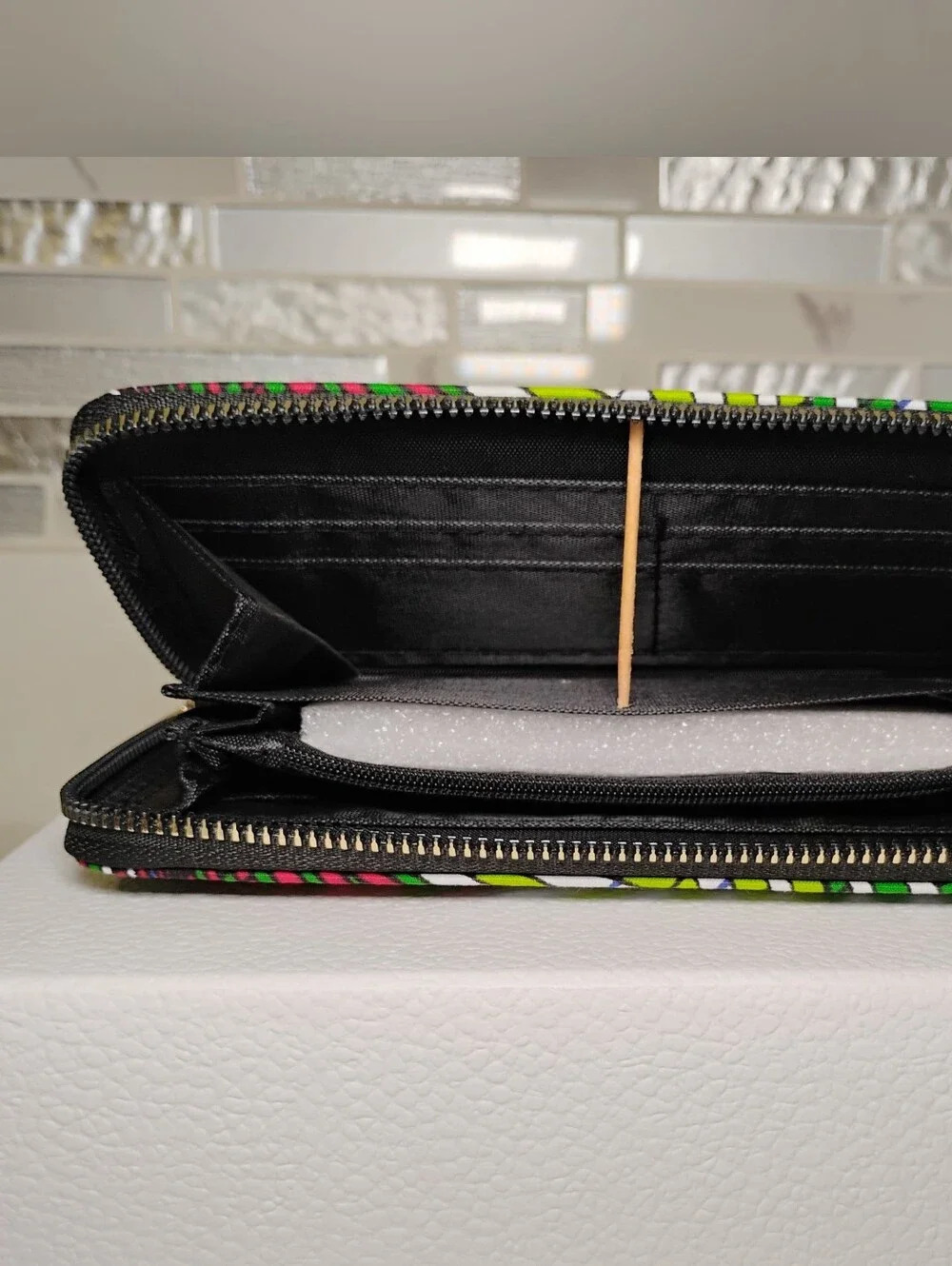 Jennifer & Company nwt ziparound